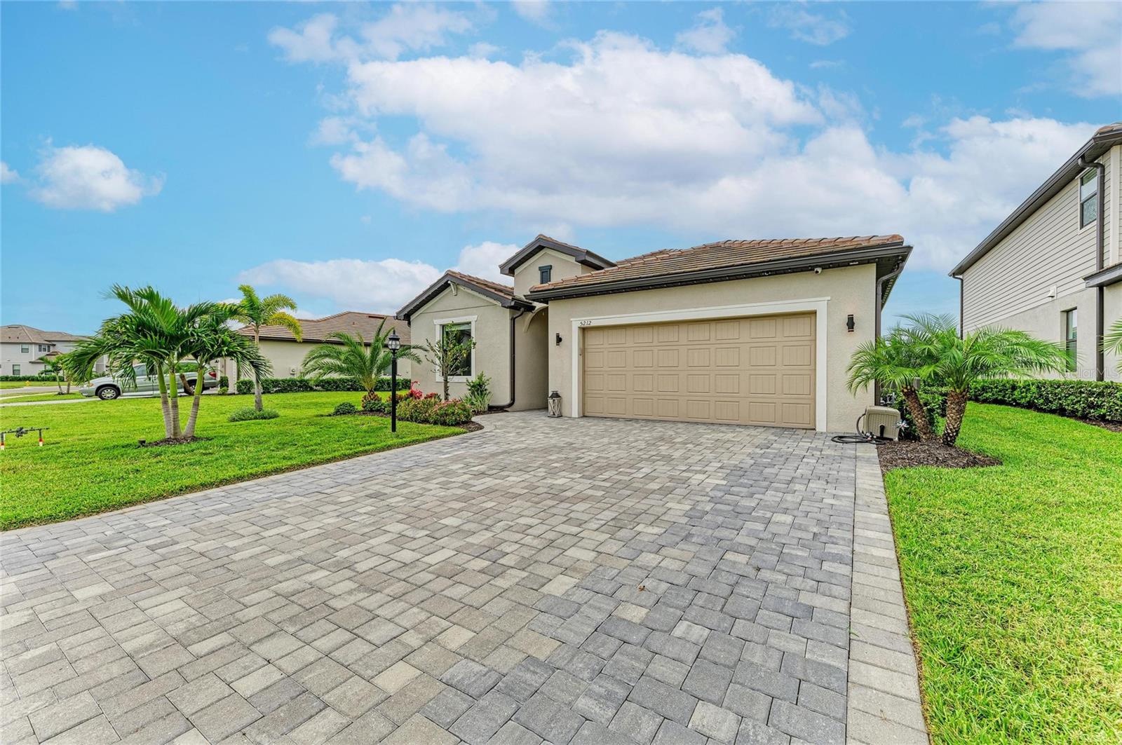 5212 Blue Crush St Property Photo 3
