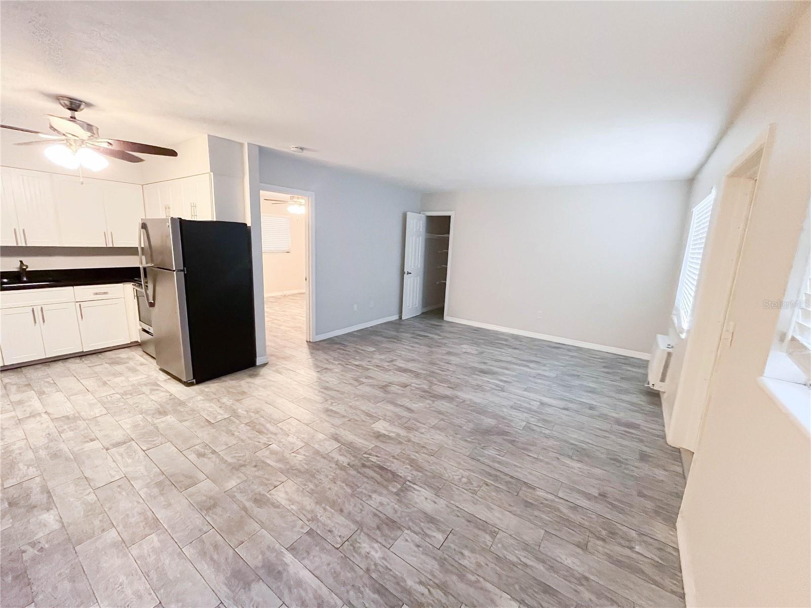 6373 Gateway Ave Property Photo 3