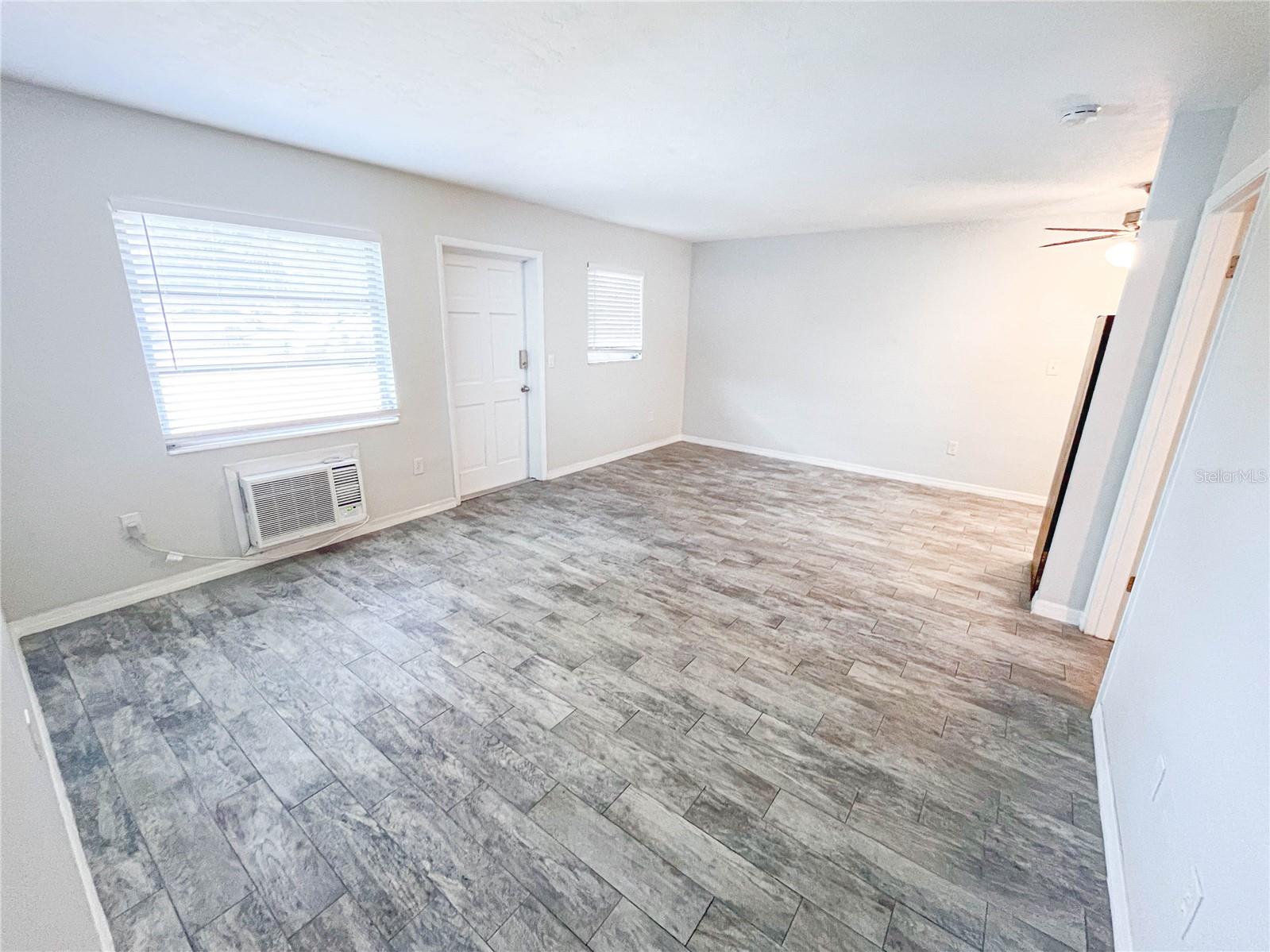 6373 Gateway Ave Property Photo 5