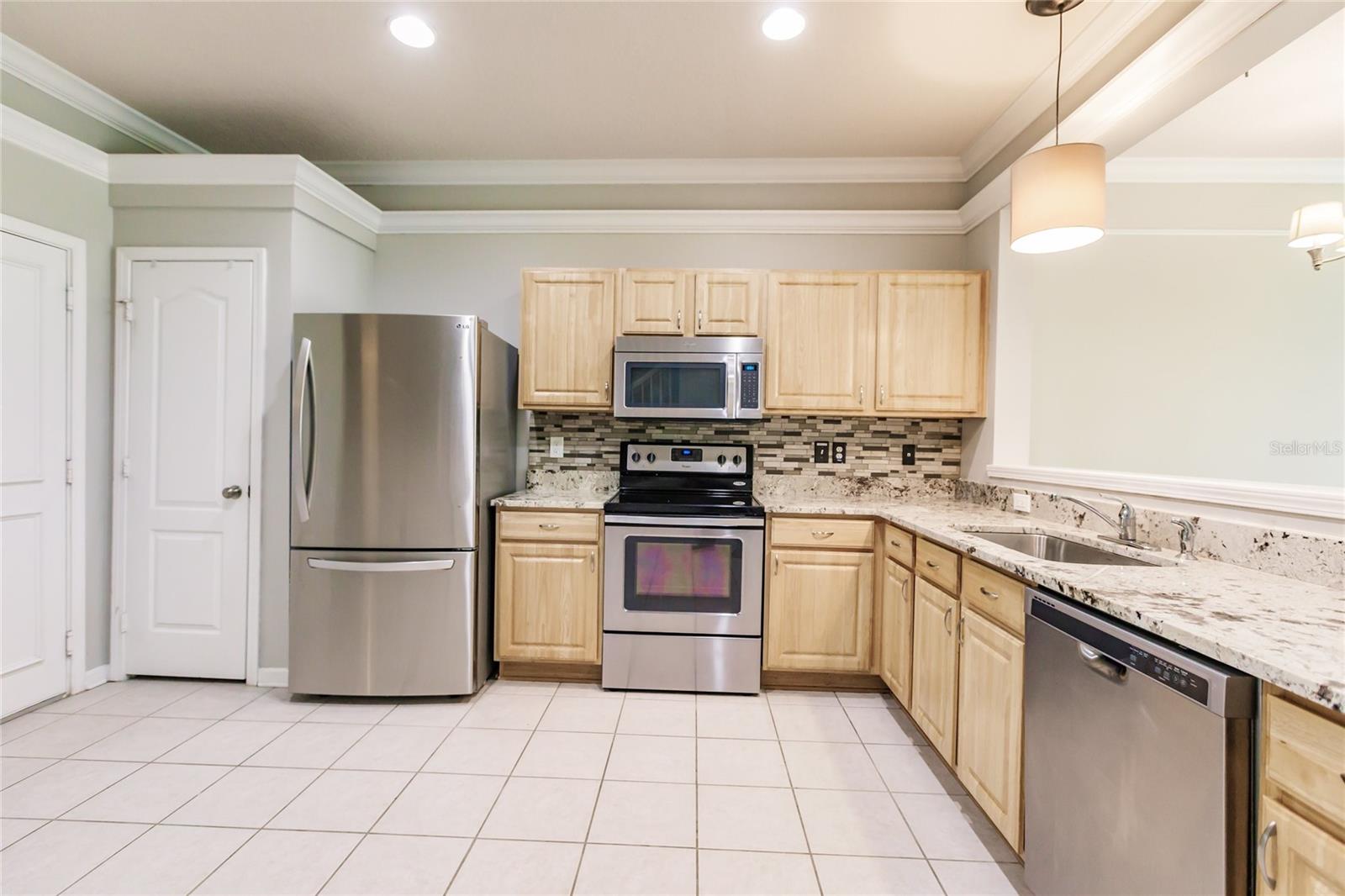 7220 83rd Dr E Property Photo 12
