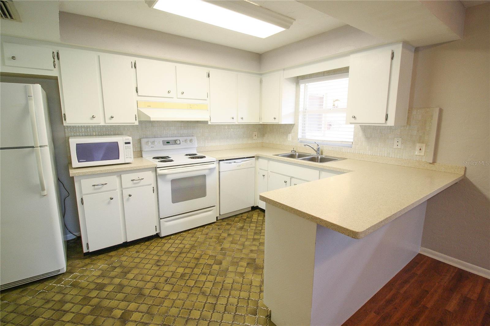 2530 Terry Lane Property Photo 4