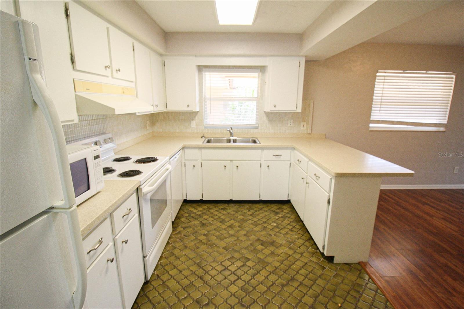 2530 Terry Lane Property Photo 5