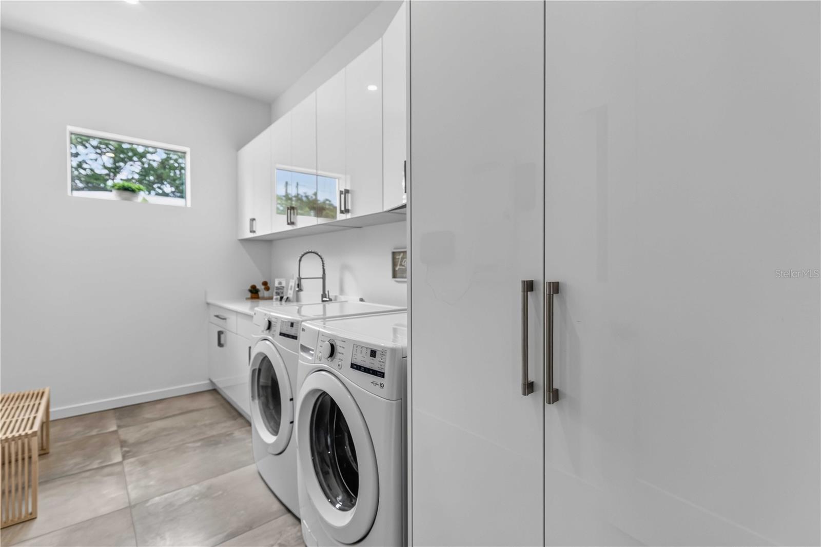 2419 Hillview St Property Photo 45