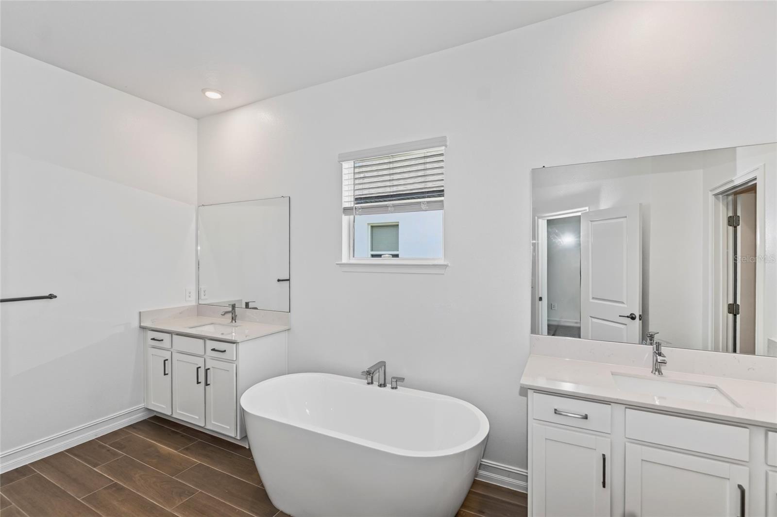 11580 69th Pl E Property Photo 5