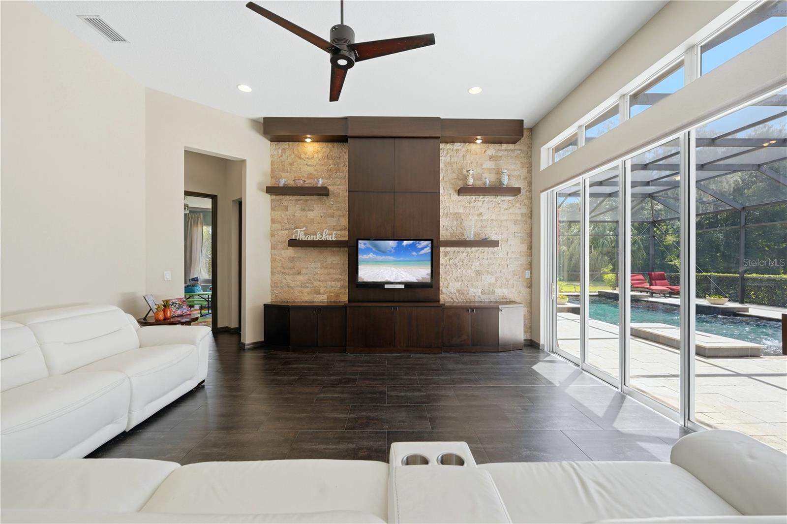 1568 Hickory View Cir Property Photo 31