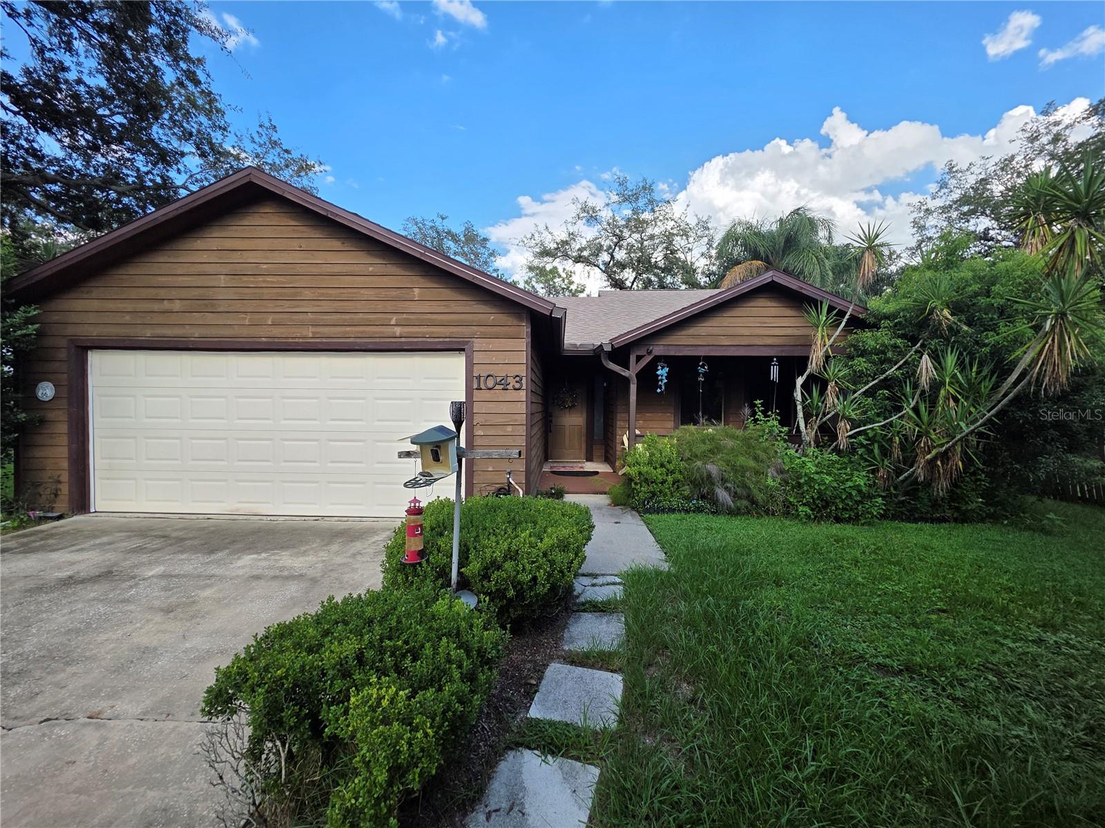 1043 Lommler St Property Photo 1