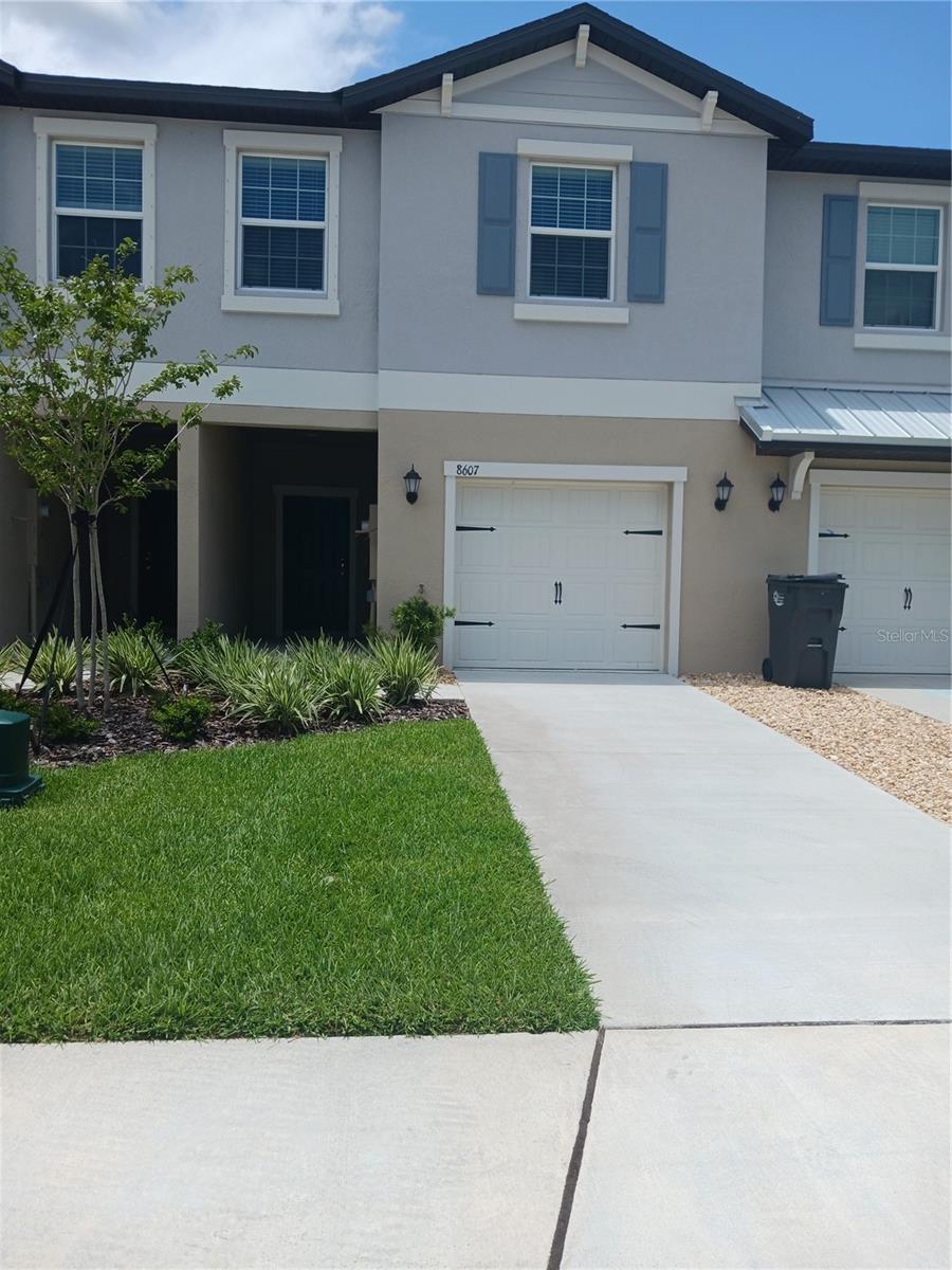 8607 TROPICAL AIRE LN Property Photo 1