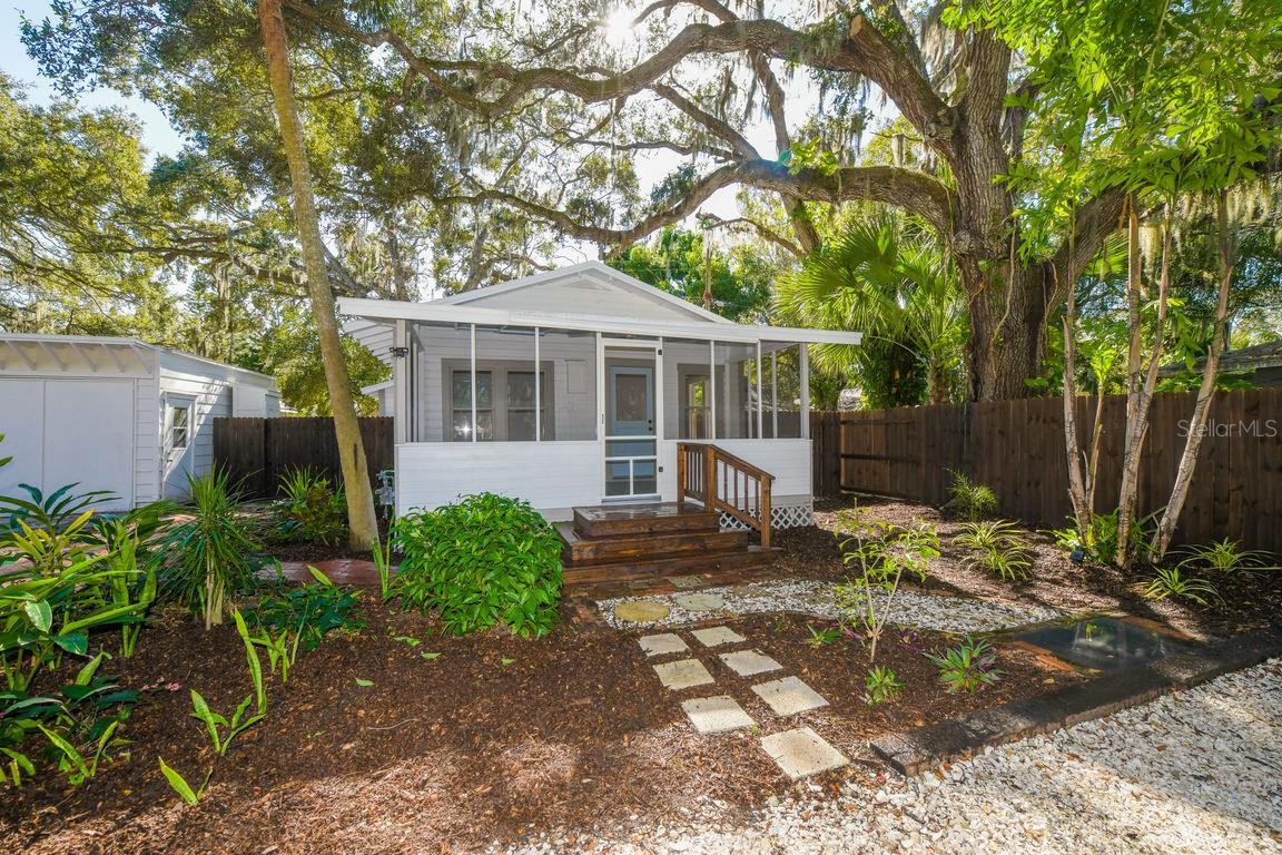 1230 35th St Property Photo 3