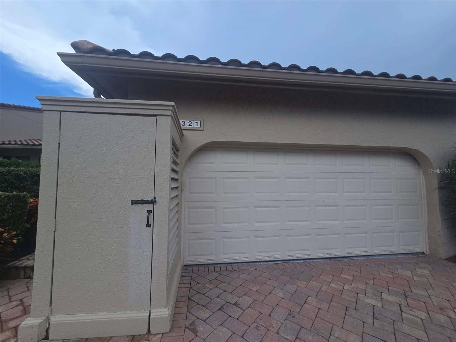 2321 Harbour Oaks Dr Property Photo 2