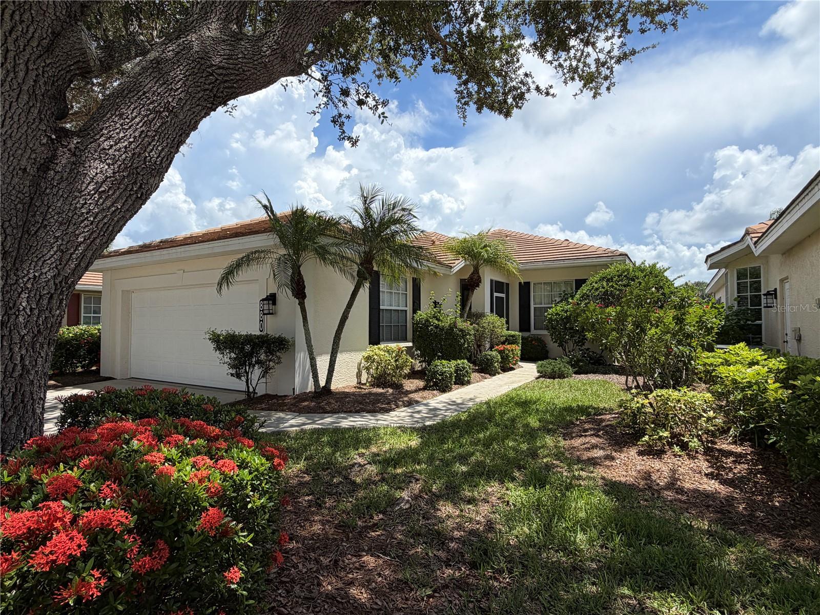 880 CHALMERS DR #880 Property Photo 1