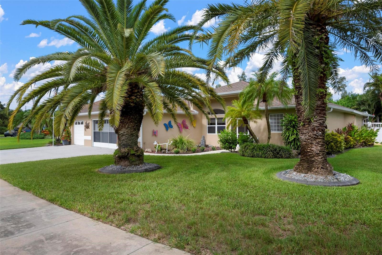 586 Oak Bay Dr Property Photo 1