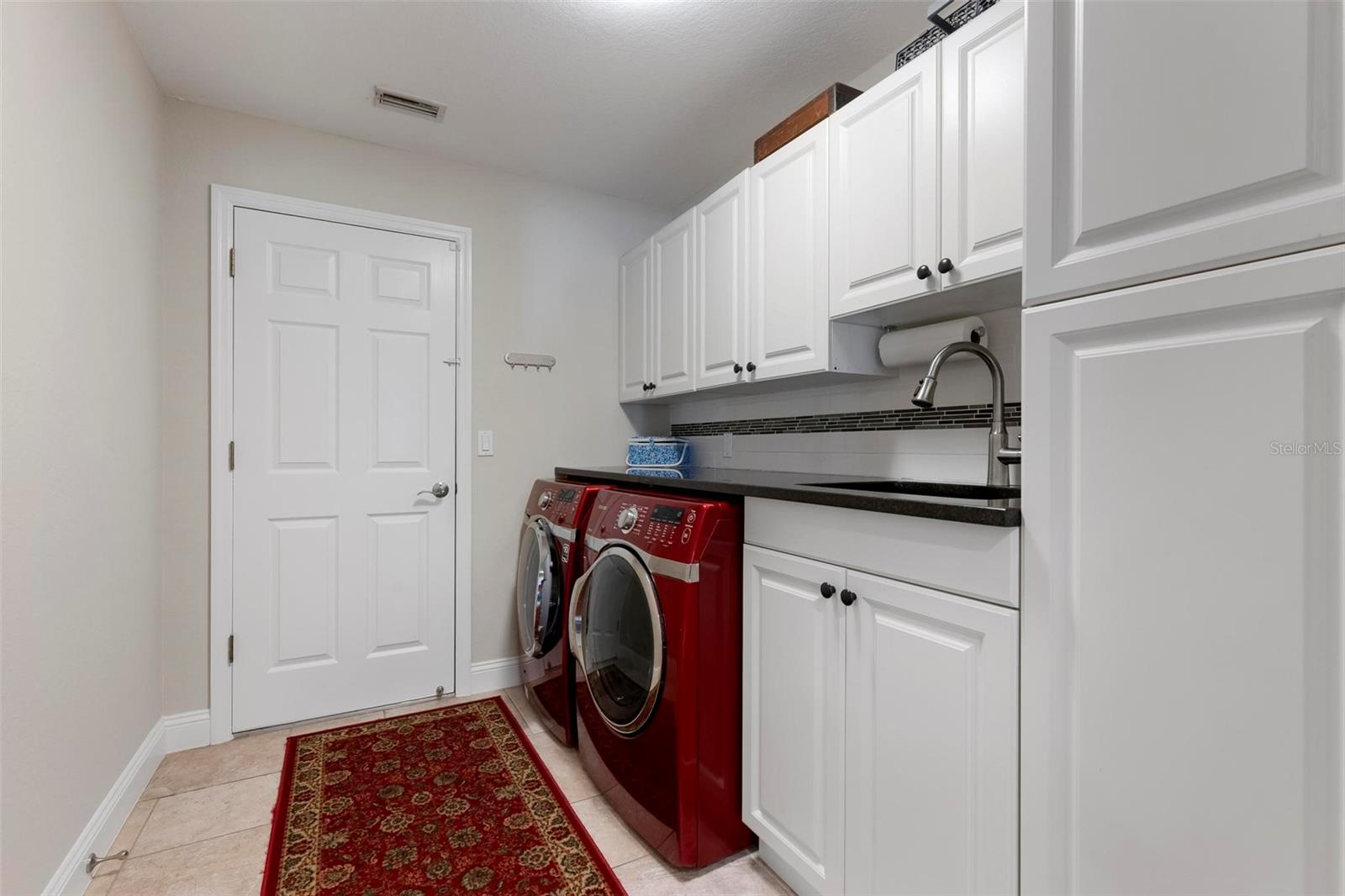 586 Oak Bay Dr Property Photo 25
