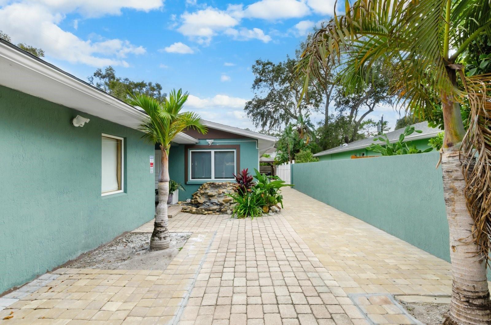 2598 Wood St Property Photo 4