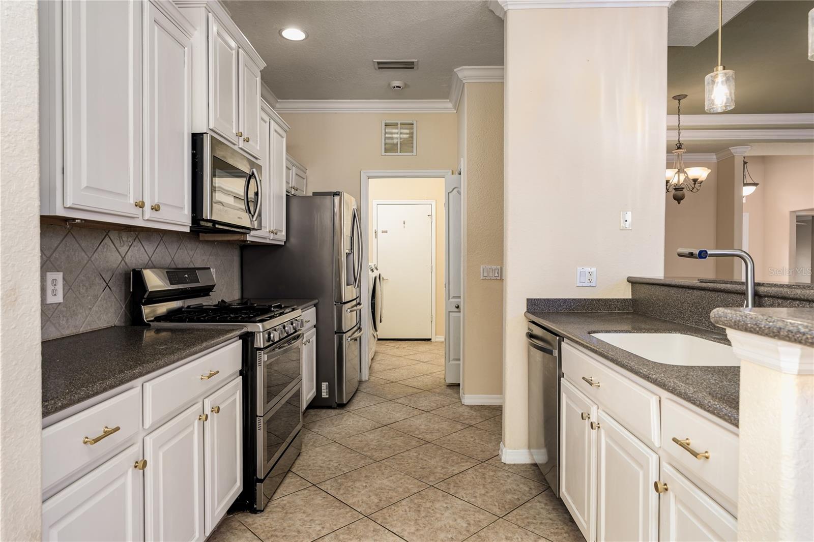 8910 Stone Harbour Loop Property Photo 8