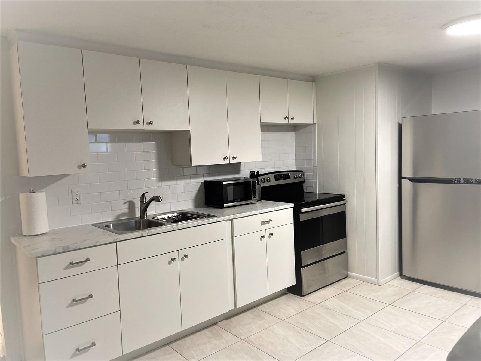 828 S Tuttle Ave #b Property Photo 3