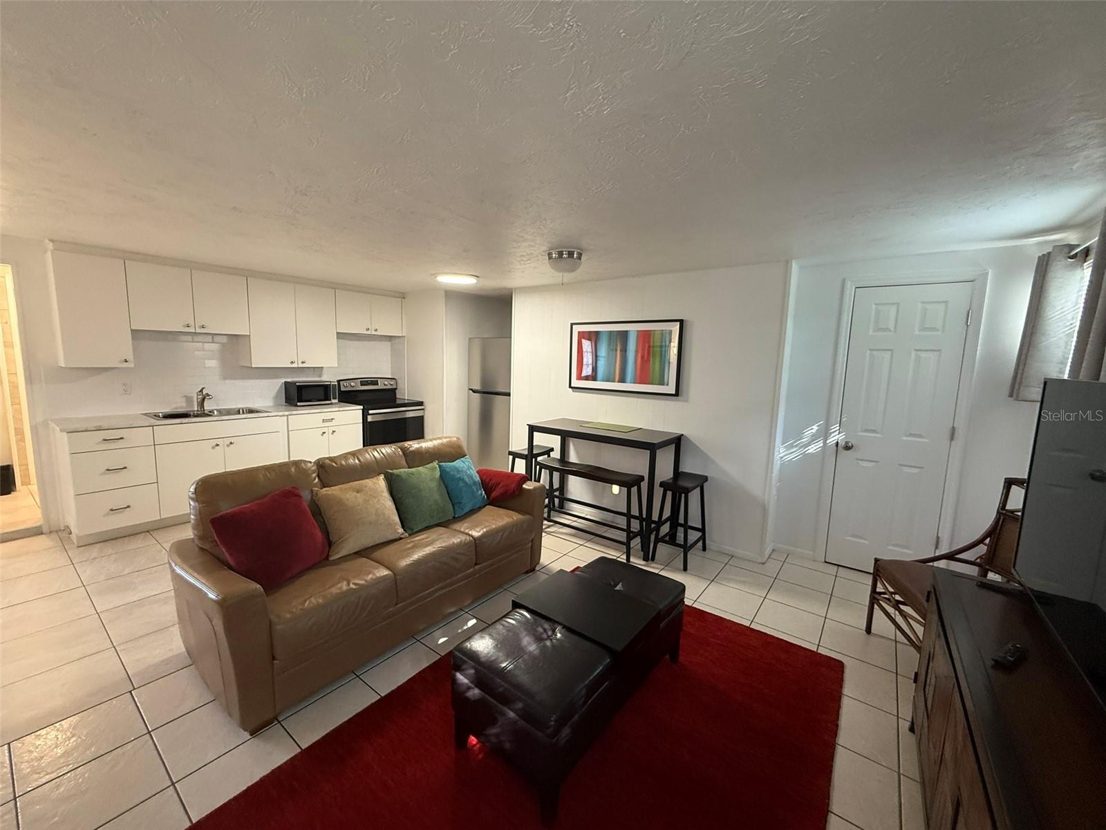 828 S Tuttle Ave #b Property Photo 5