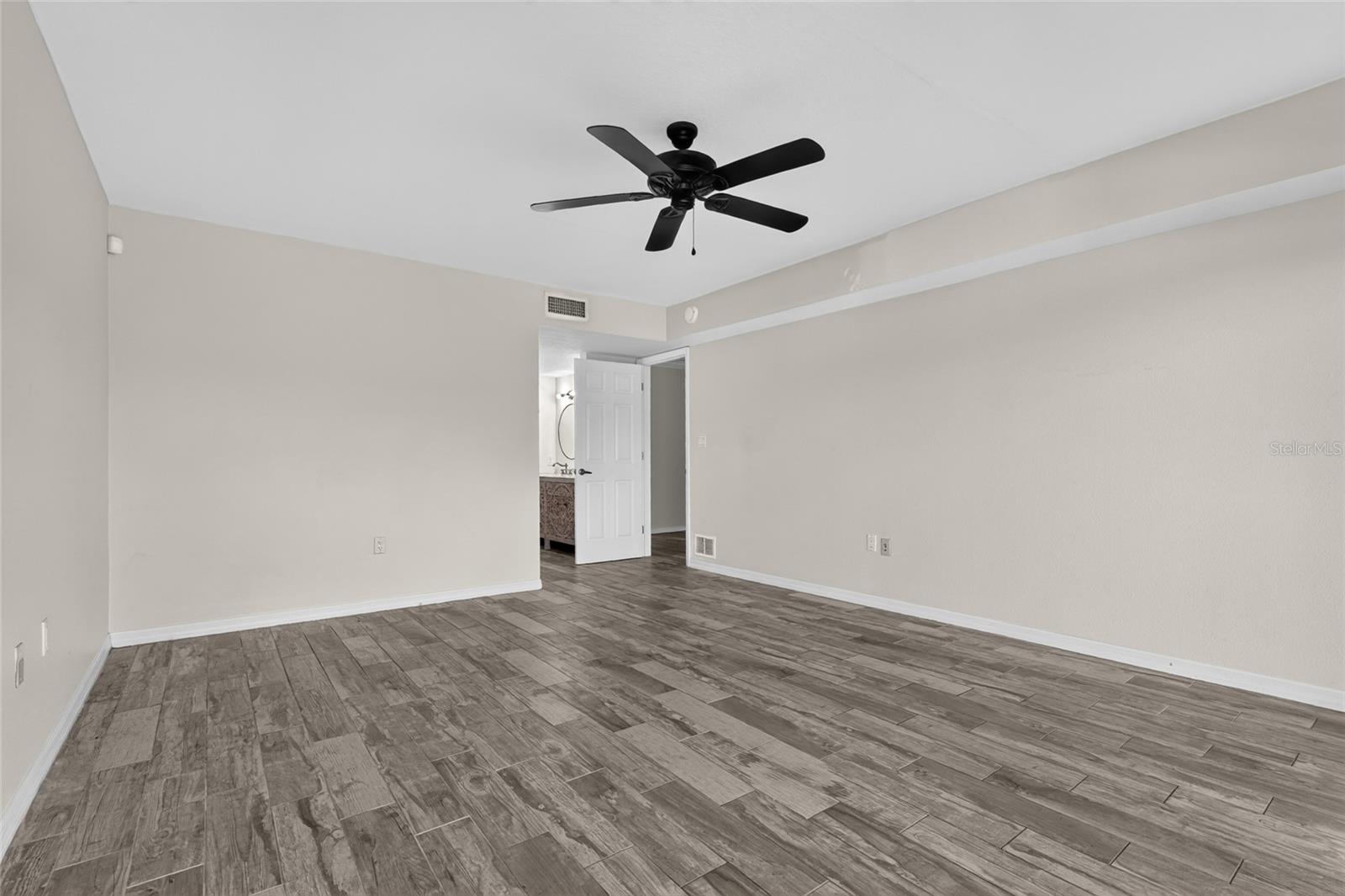 204 3rd St W #103 Property Photo 19