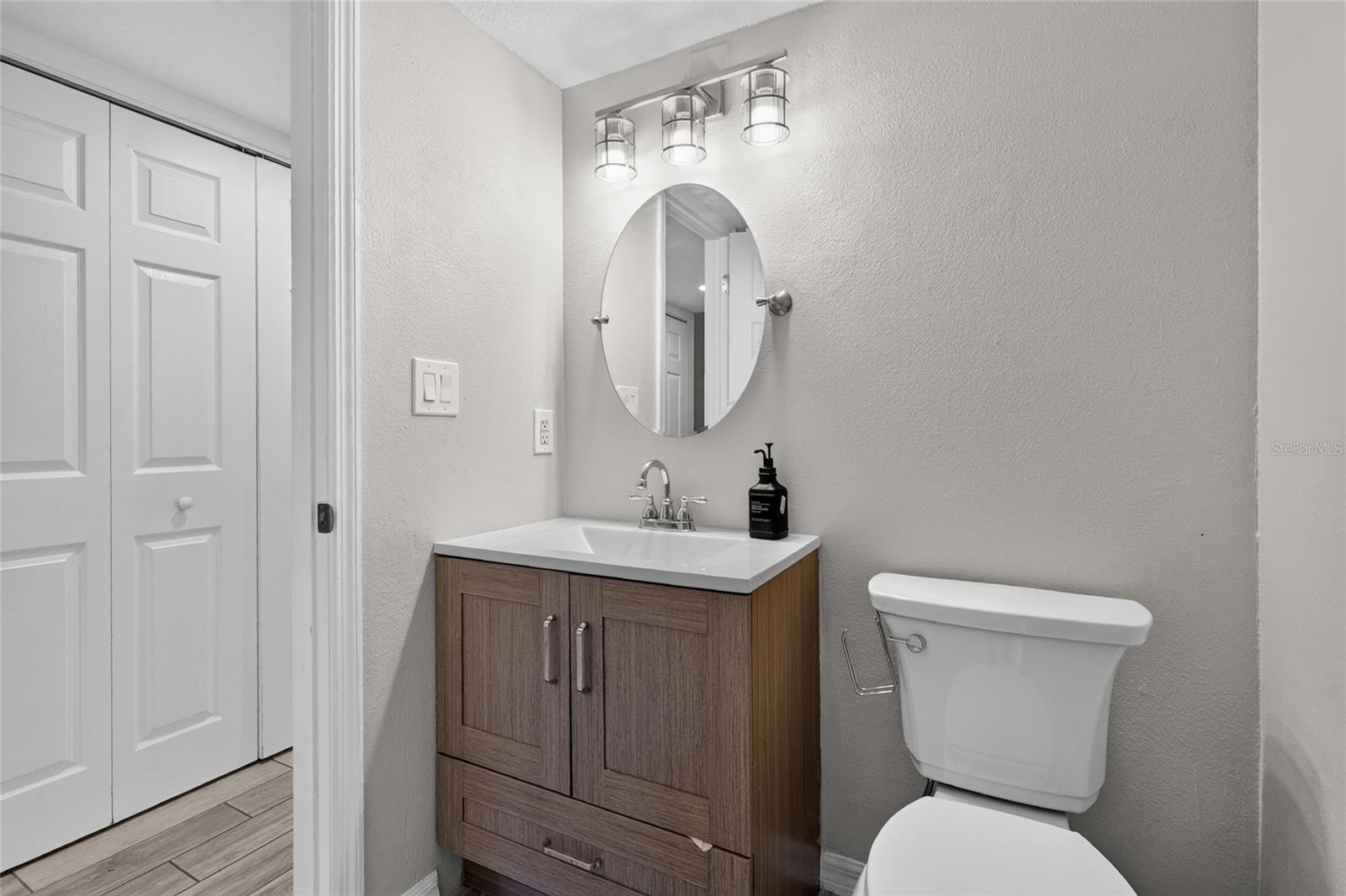 204 3rd St W #103 Property Photo 36