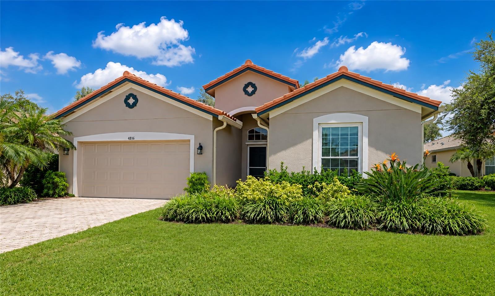 6816 46th Ter E Property Photo 1