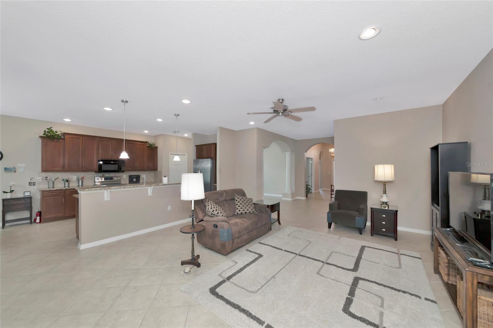 6816 46th Ter E Property Photo 6