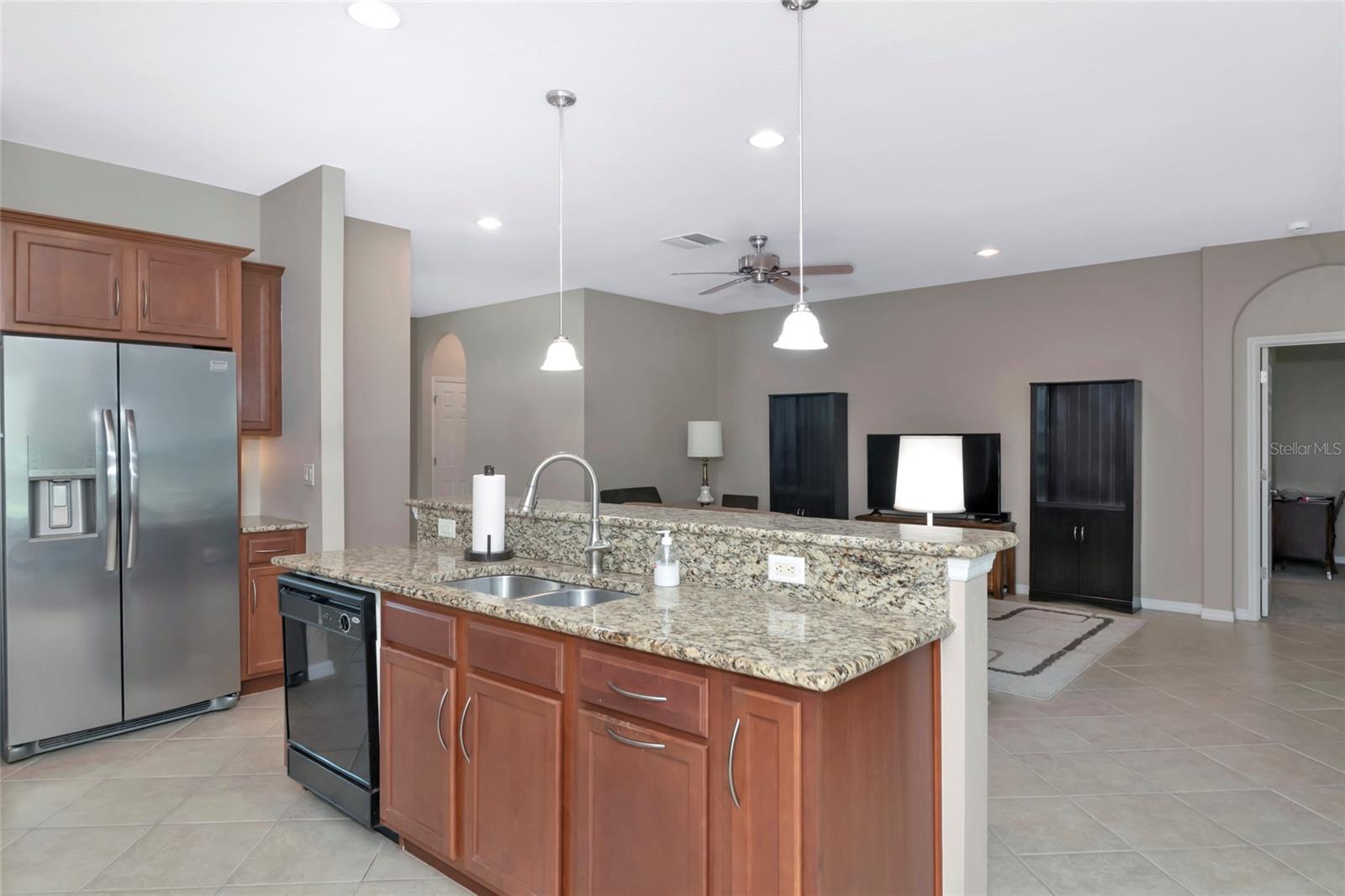 6816 46th Ter E Property Photo 10