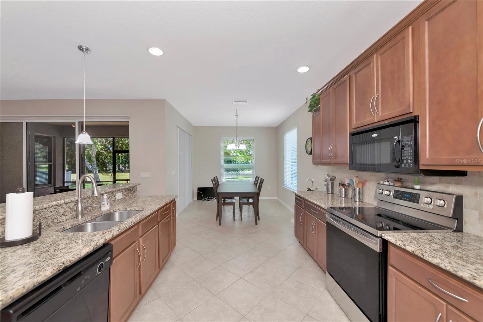 6816 46th Ter E Property Photo 11