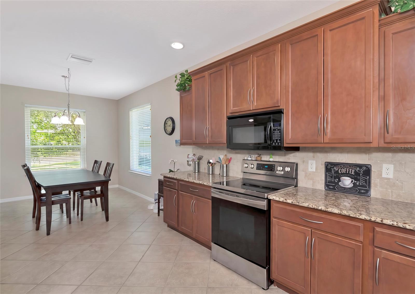 6816 46th Ter E Property Photo 12