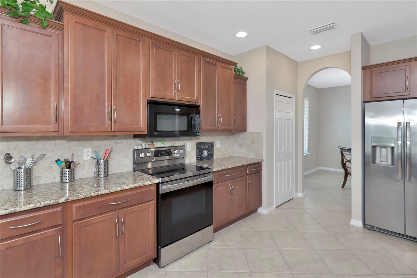 6816 46th Ter E Property Photo 13