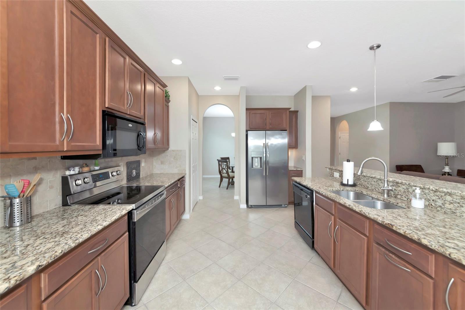 6816 46th Ter E Property Photo 14
