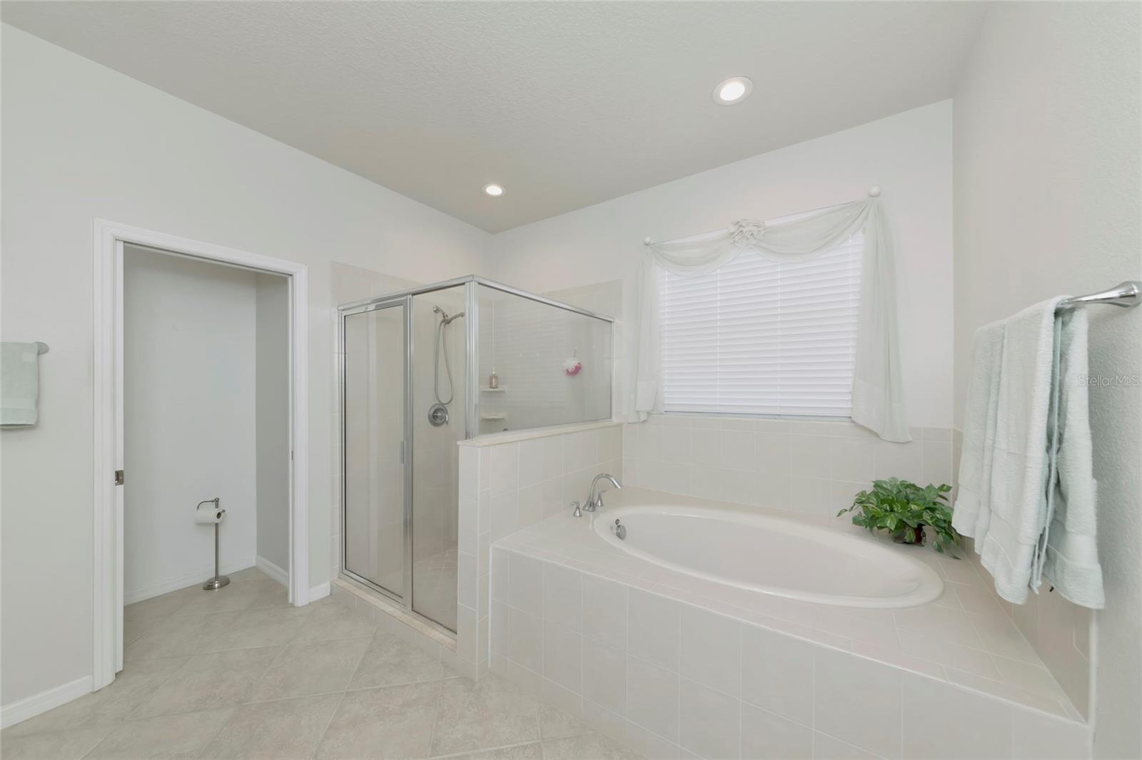 6816 46th Ter E Property Photo 23