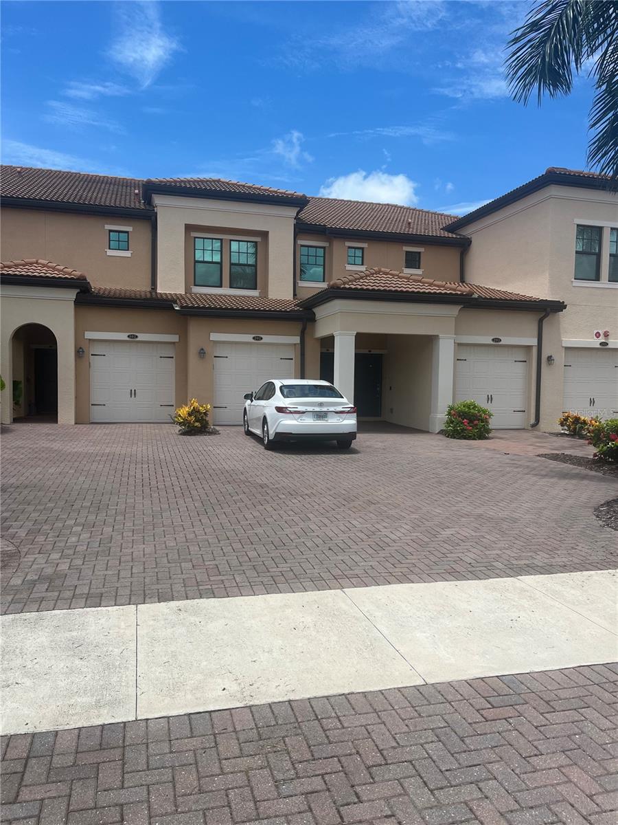 10054 CROOKED CREEK DR #202 Property Photo 1