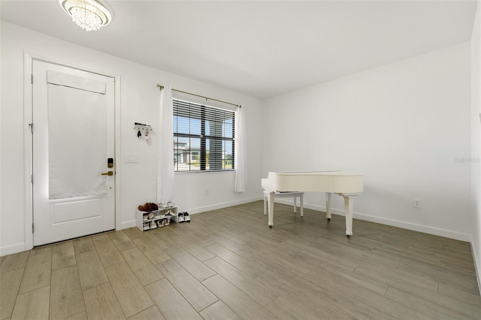 4886 Seafoam Trl Property Photo 4