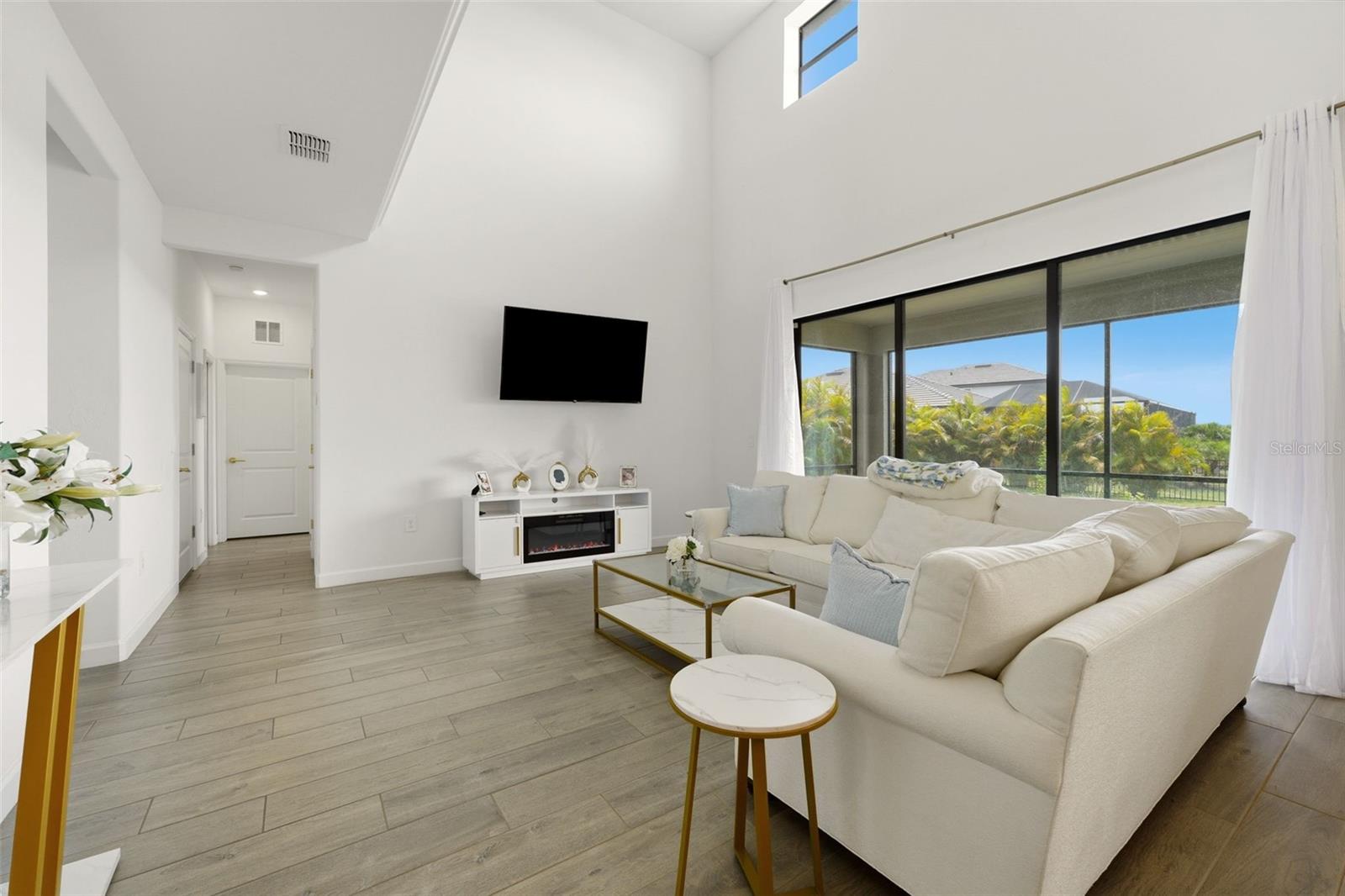 4886 Seafoam Trl Property Photo 14