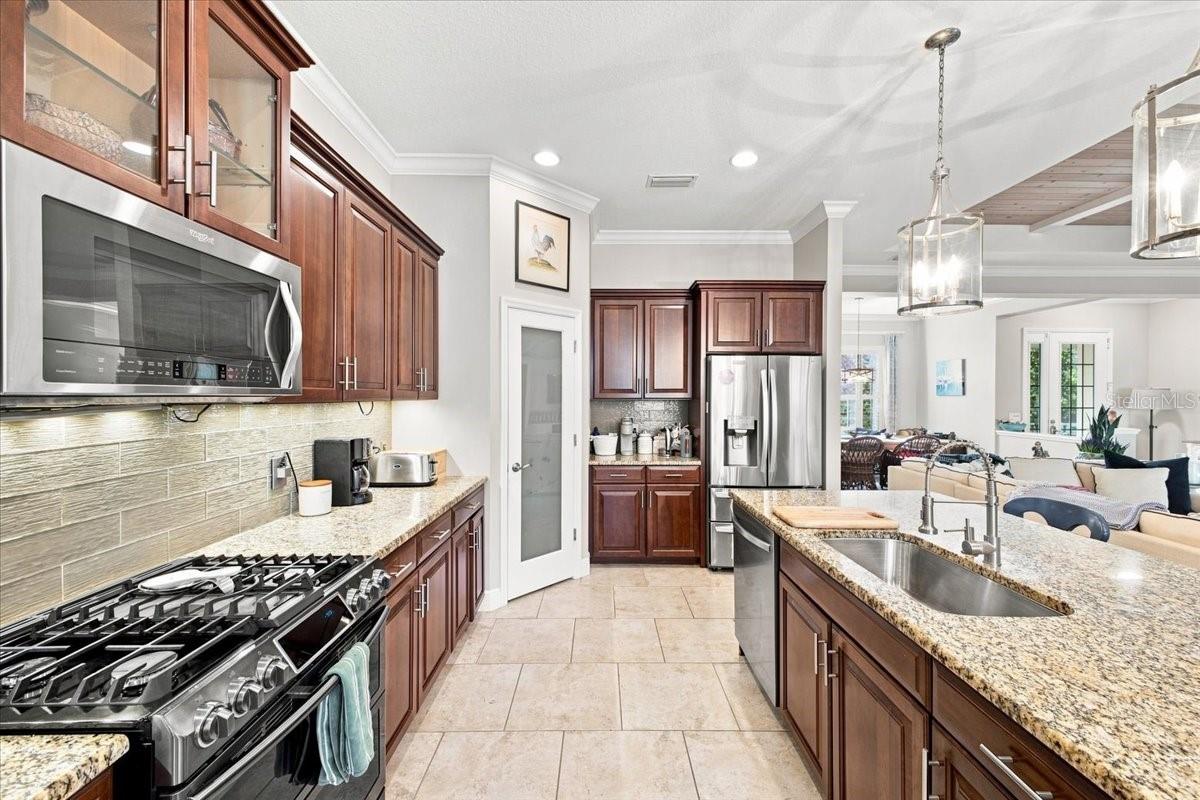 4704 Seneca Park Trl Property Photo 9