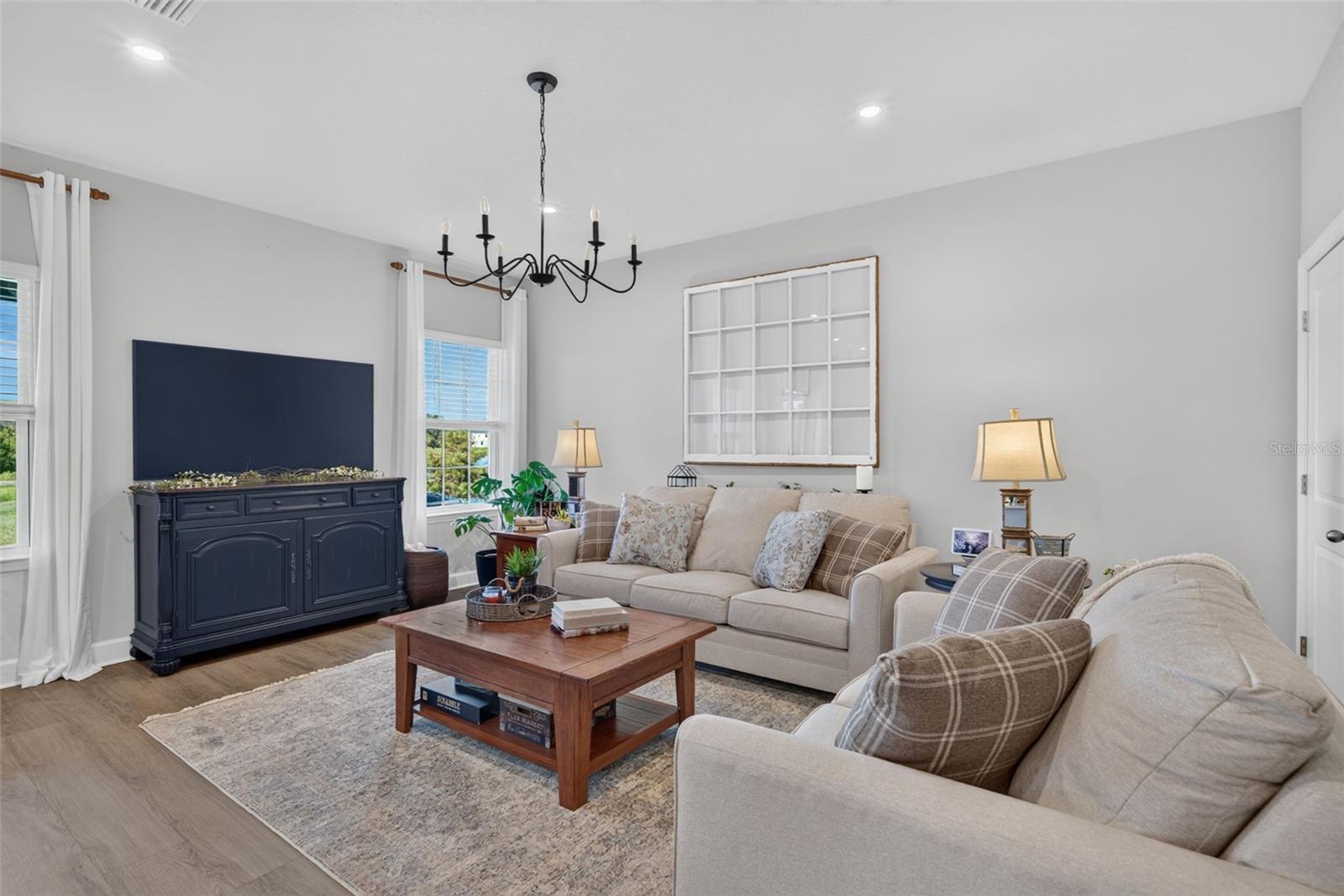 14076 Crimson Ave Property Photo 4