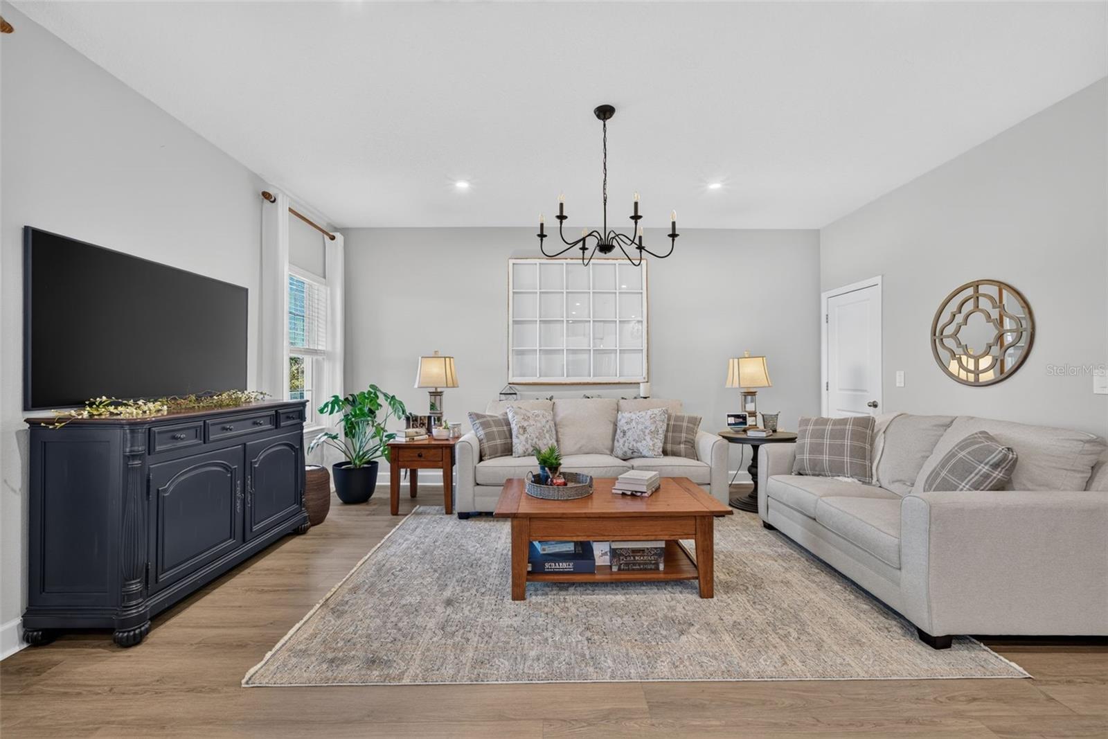 14076 Crimson Ave Property Photo 6