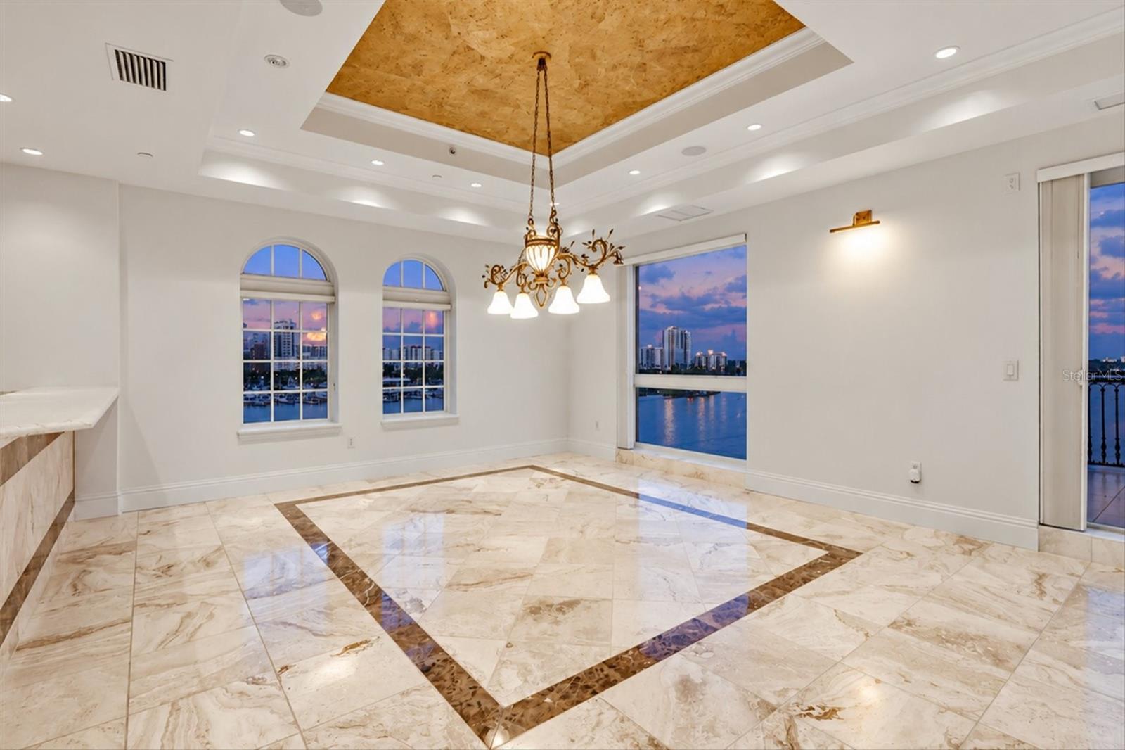 420 Golden Gate Pt #700 Property Photo 12