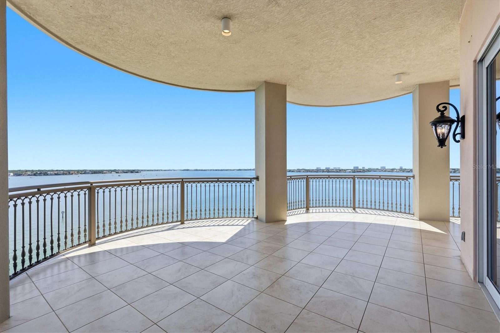 420 Golden Gate Pt #700 Property Photo 22
