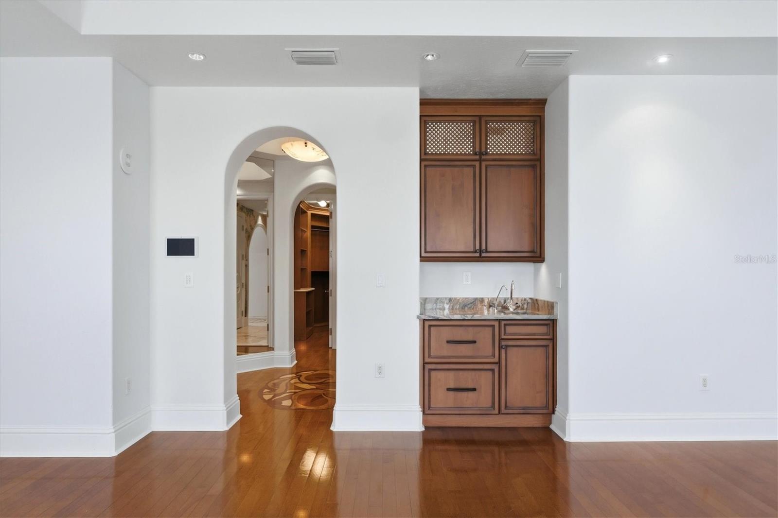 420 Golden Gate Pt #700 Property Photo 36