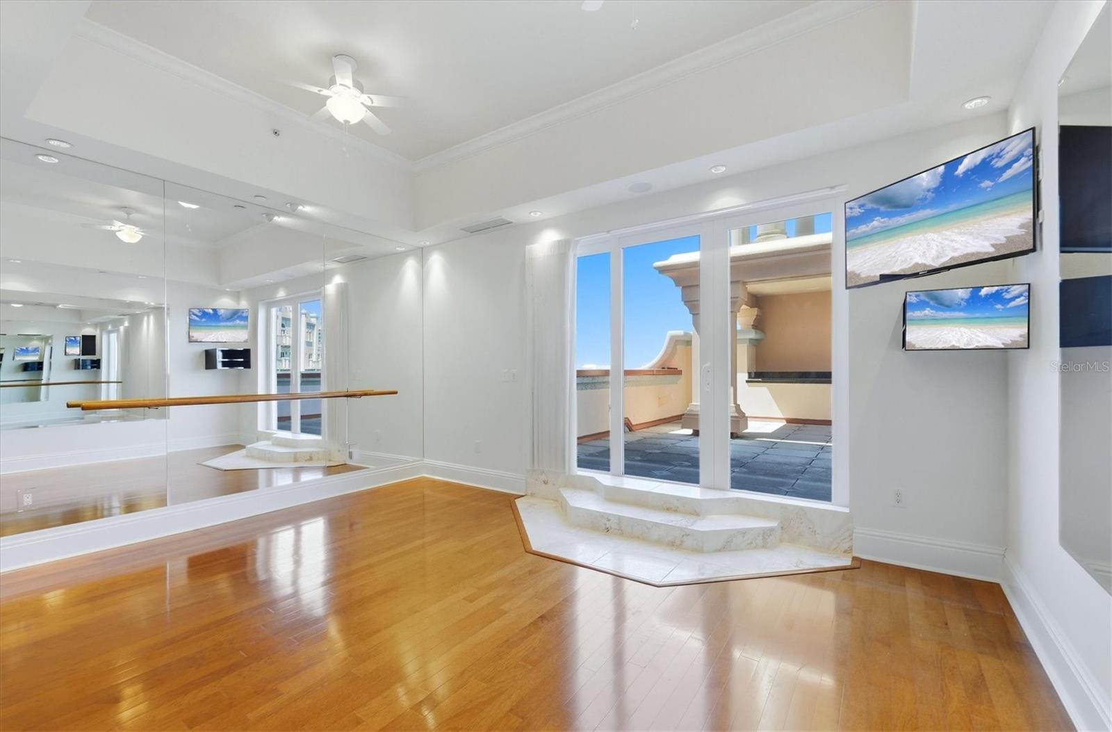 420 Golden Gate Pt #700 Property Photo 61