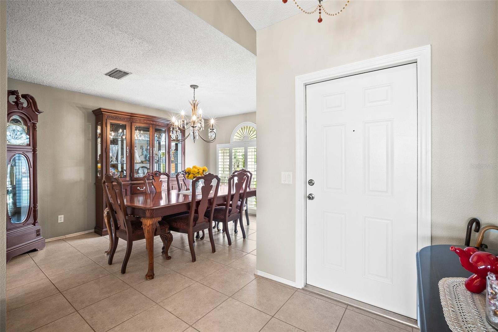 4194 Banbury Cir Property Photo 6