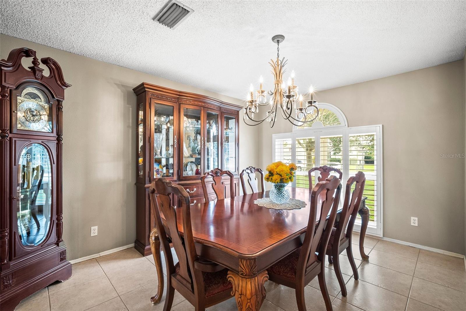 4194 Banbury Cir Property Photo 7