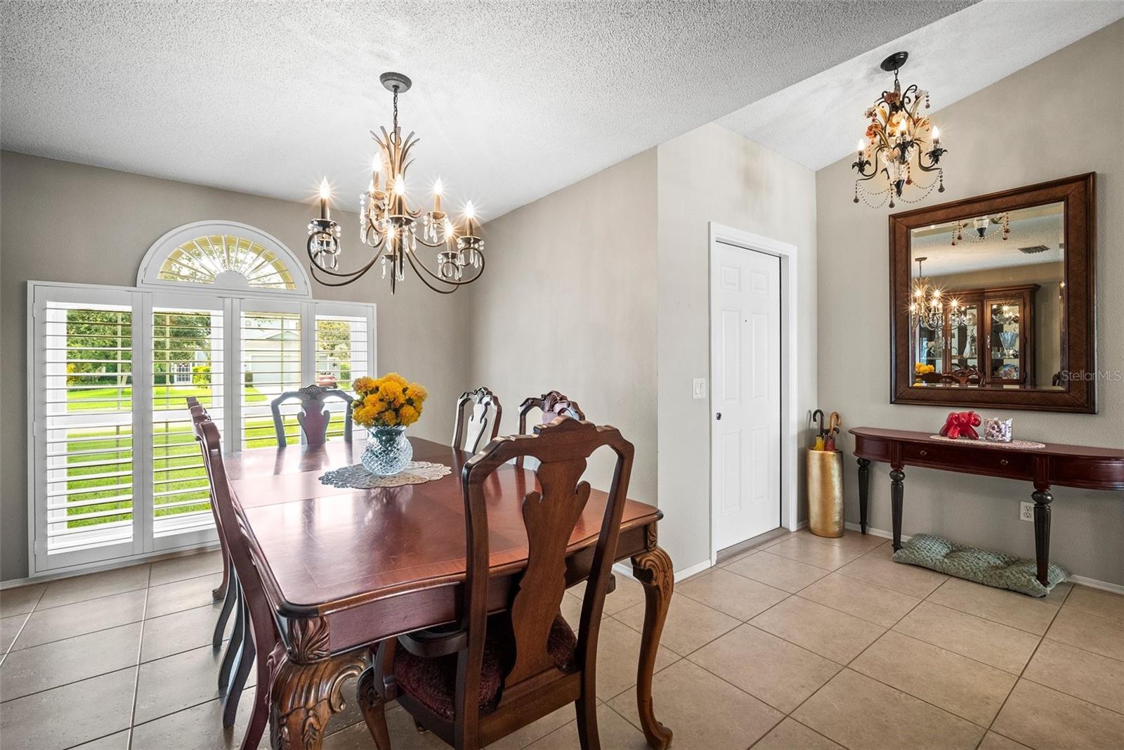 4194 Banbury Cir Property Photo 8