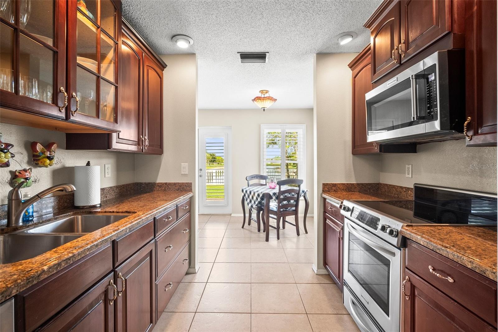 4194 Banbury Cir Property Photo 10