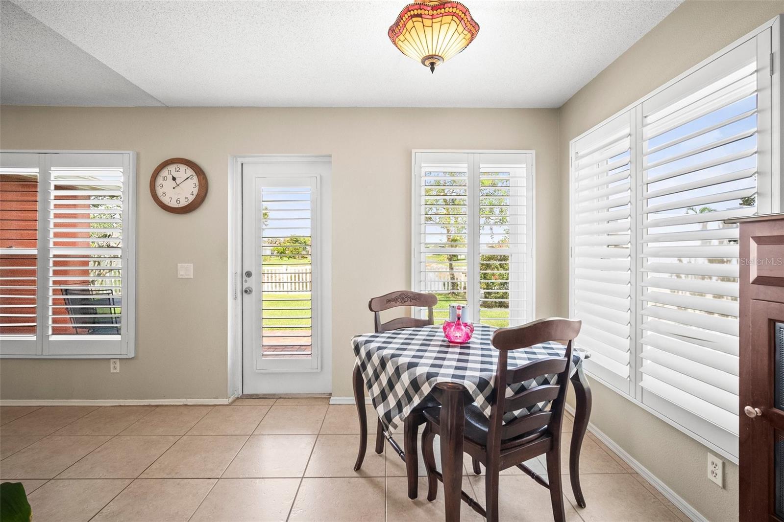 4194 Banbury Cir Property Photo 11