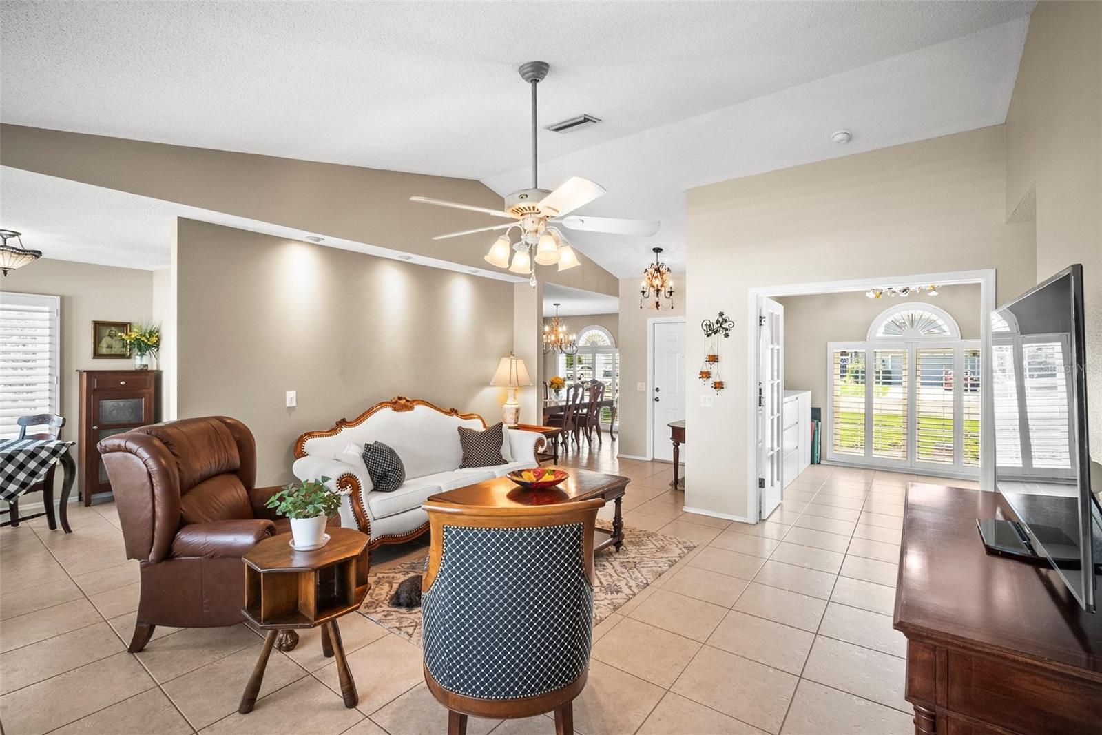 4194 Banbury Cir Property Photo 17