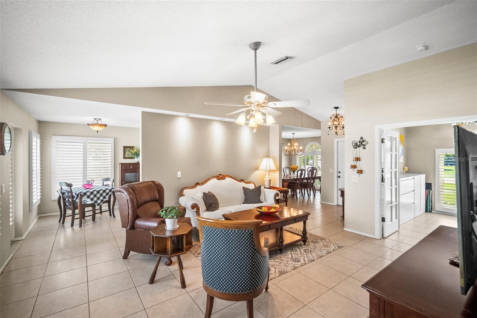 4194 Banbury Cir Property Photo 18