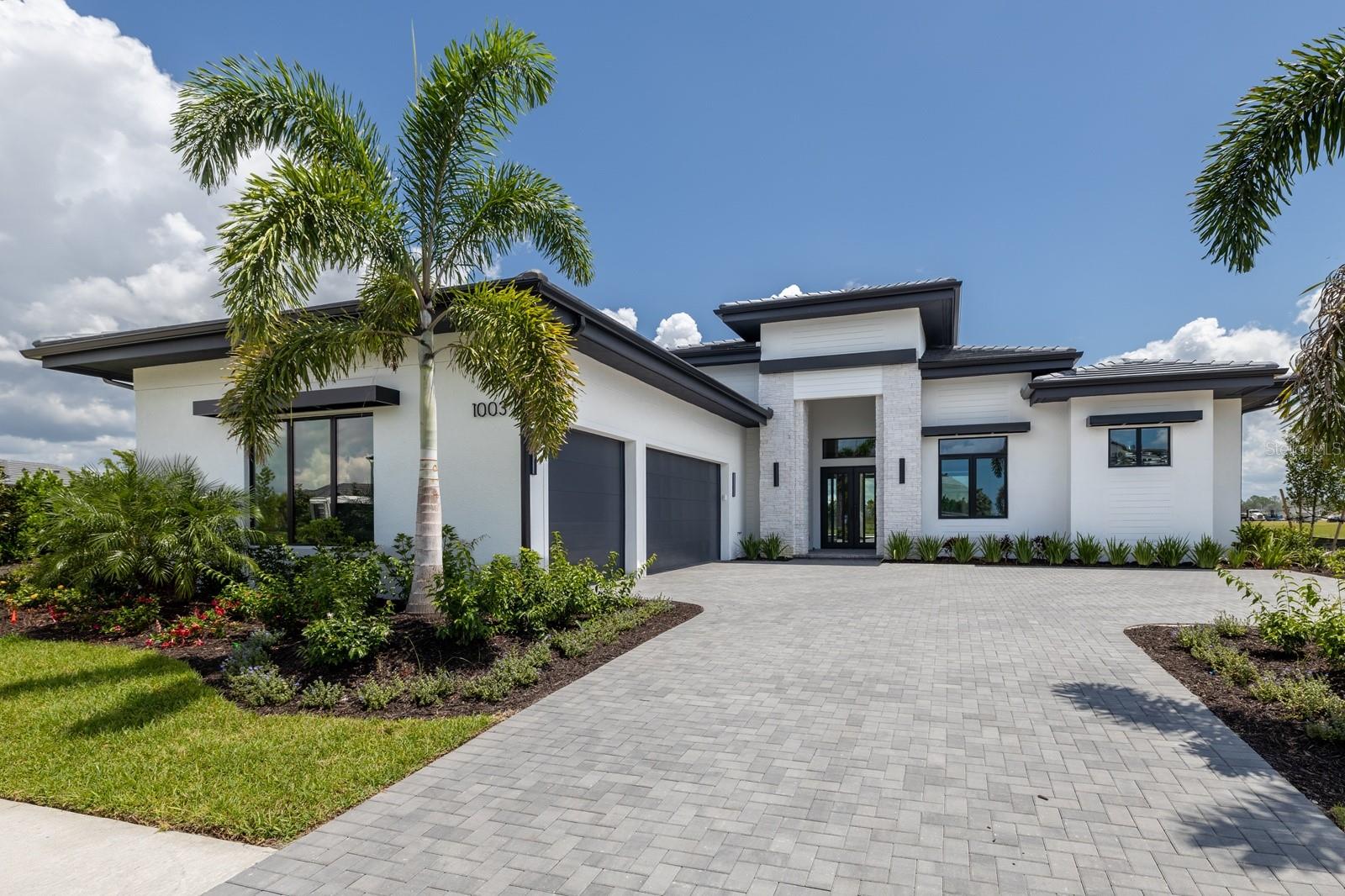 1003 BLUE SHELL LOOP Property Photo 1