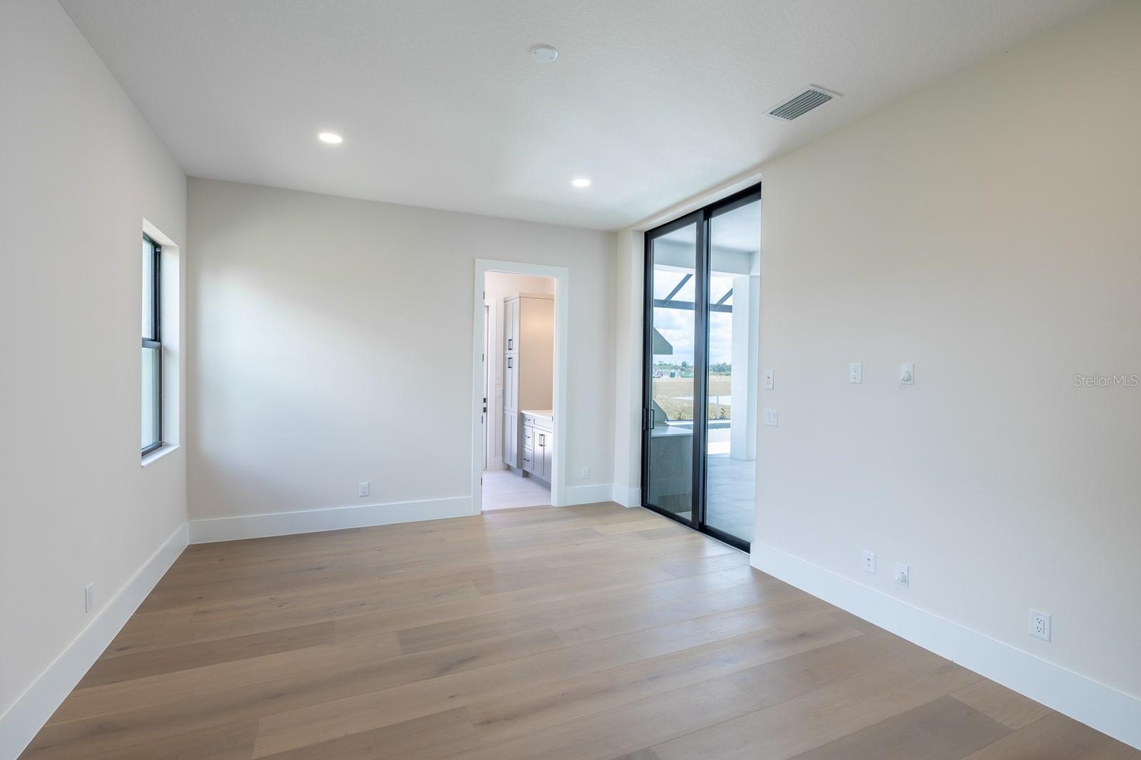 1003 Blue Shell Loop Property Photo 4