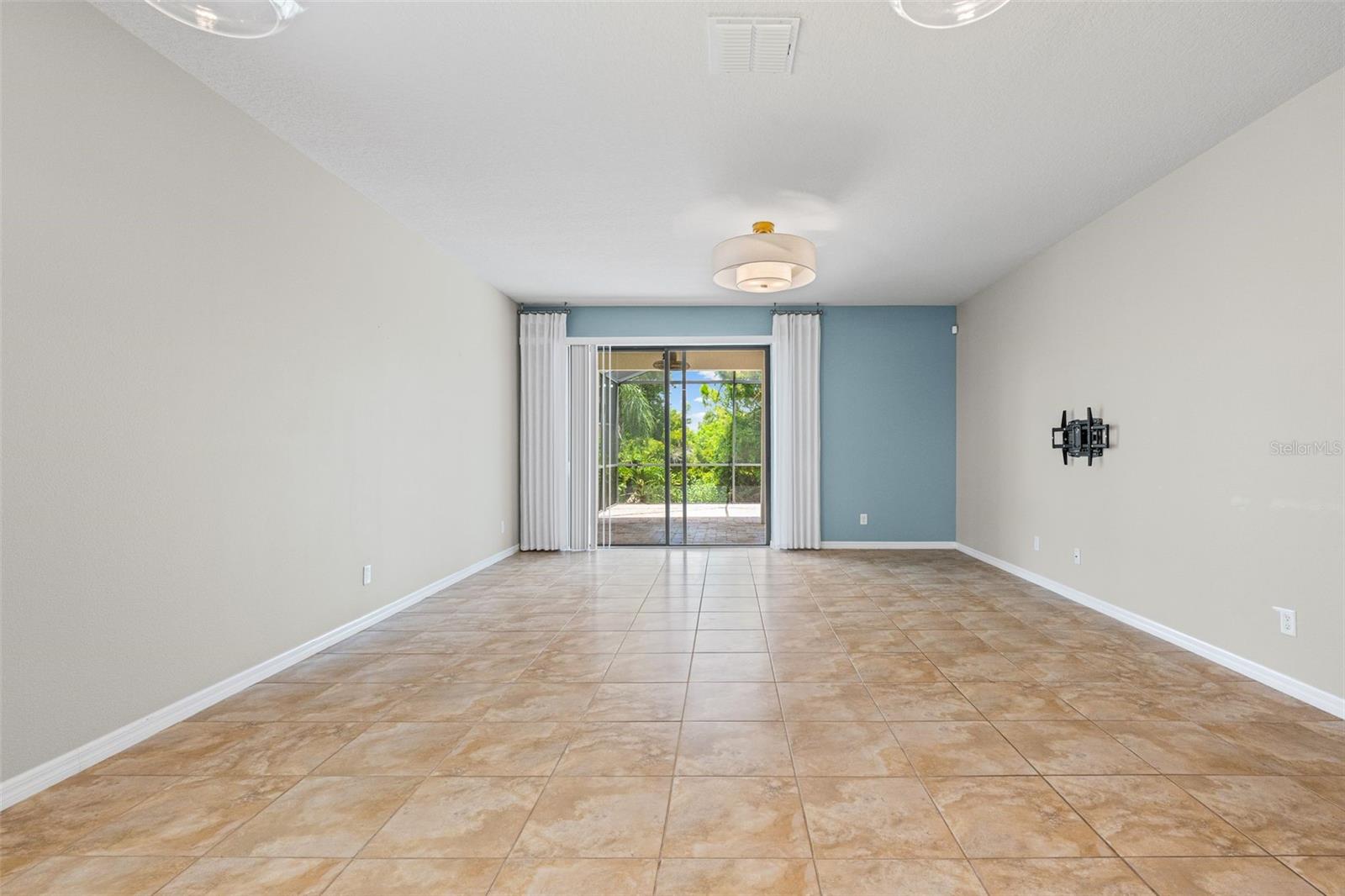 5524 107th Ter E Property Photo 7
